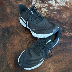 Nike revolution size 8